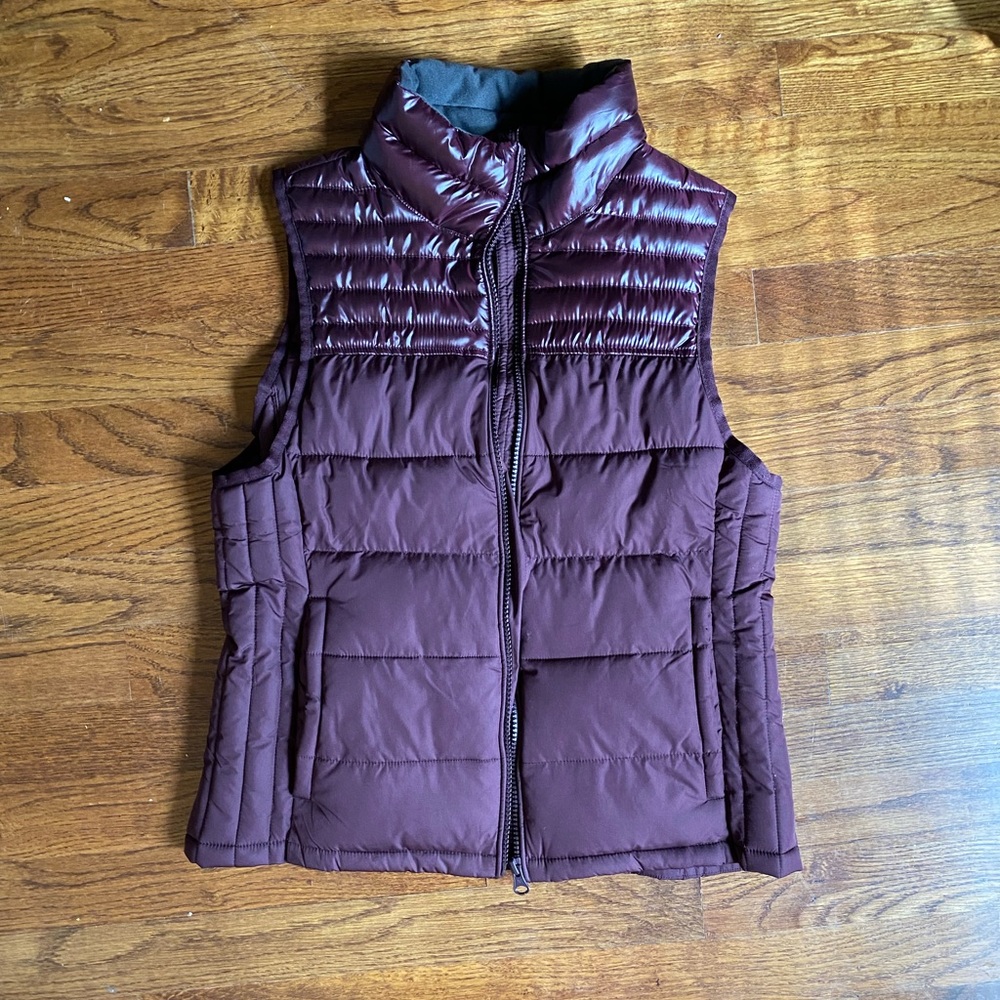 American Eagle Maroon Puffer Vest Size: S